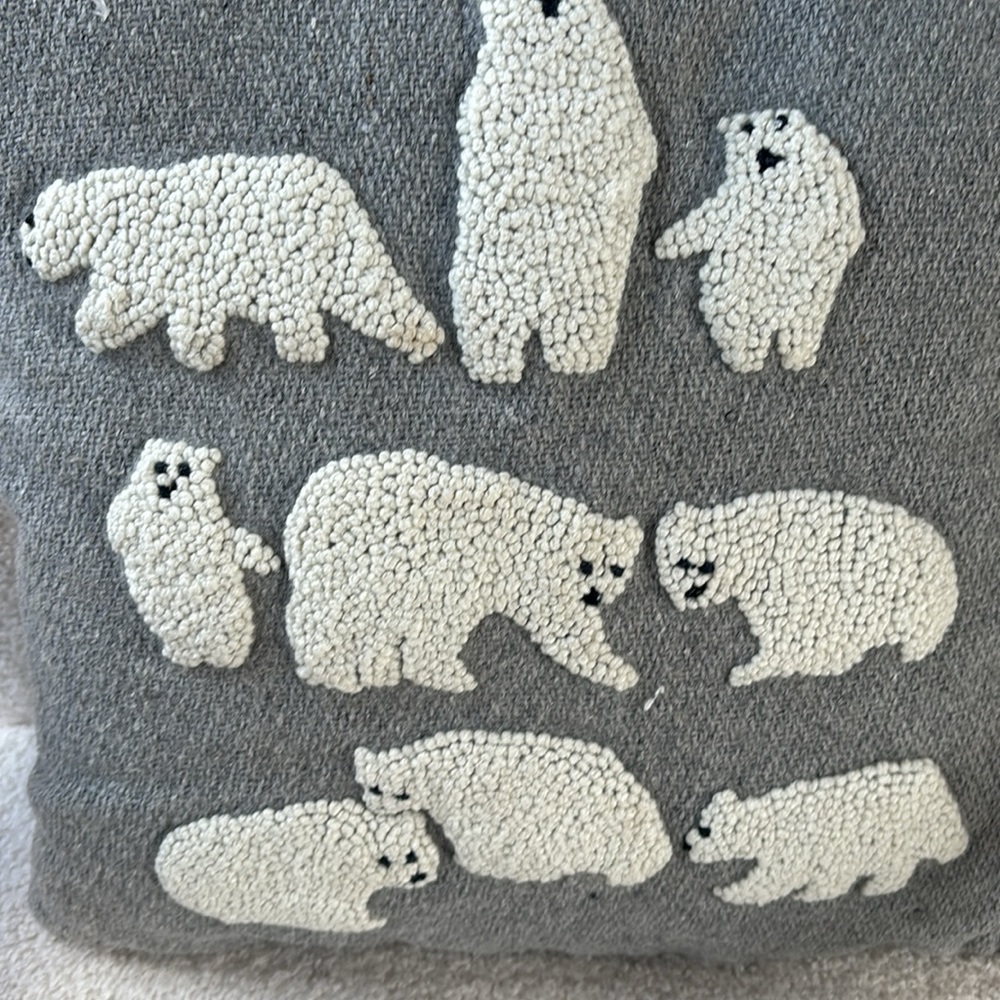 Needlepoint polar bear cushion - Picture 2 of 3